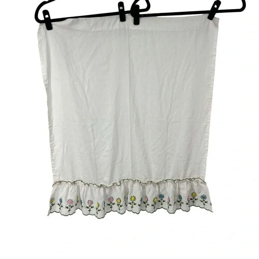 Vintage White‎ Ruffled Pom Pom Flowers Curtain